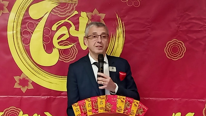 Ông Franck Kenner, Giám đốc Điều hành hệ thống Đại Siêu thị Carrefour Pháp, phát biểu tại Lễ Khai trương Tuần lễ Hàng Việt Nam Tết Giáp Thìn 2024. (Ảnh: Nguyễn Tuyên/TTXVN) tuan hang viet nam_tet giap thi_phap 1.jpg