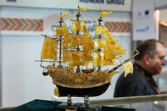 [Photo] Triển lãm “Hành trình Hổ phách” tại thành phố Vilnius ảnh 1