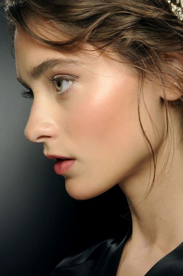 Những mẹo vặt cần biết để khuôn mặt bừng sáng chỉ sau 60 giây ảnh 4