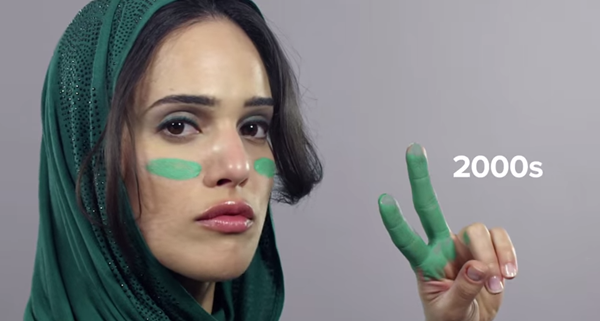 Vẻ đẹp và trang phục thay đổi qua 100 năm của phụ nữ Iran ảnh 10