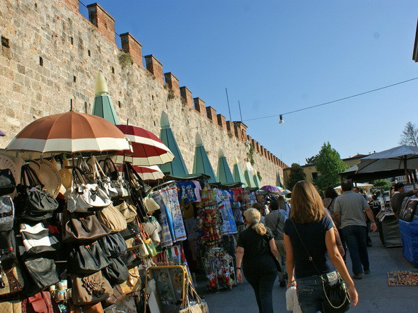 Italy "lạc quan" nâng dự báo tăng trưởng năm 2015 lên mức 0,7% ảnh 1