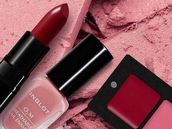 Xu hướng bán online đang được Inglot Việt Nam xác định là một mục tiêu chiến lược để chiếm lĩnh thị trường. (Ảnh: Phương Khê/Vietnam+) Thị trường mỹ phẩm online còn nhiều dư địa phát triển ảnh 2