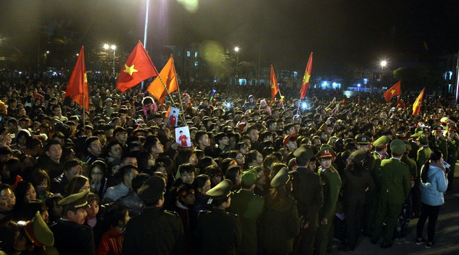 Hàng nghìn người ở Tuyên Quang ra đường đón Lương Xuân Trường ảnh 2