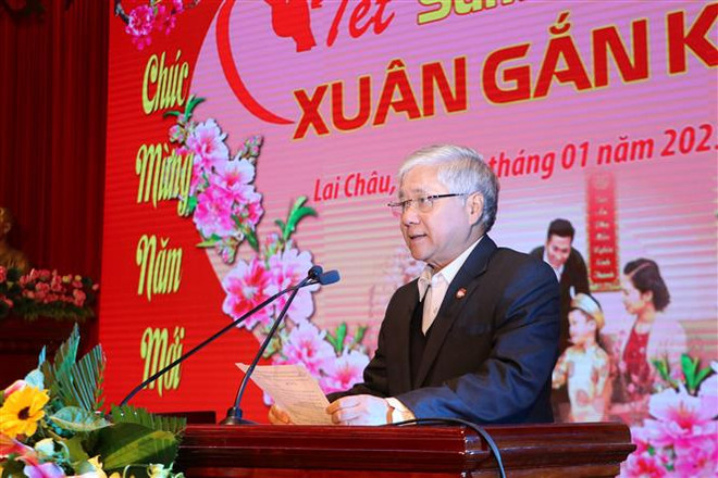 Chủ tịch UBTW MTTQ Đỗ Văn Chiến thăm và tặng quà Tết tại Lai Châu ảnh 1