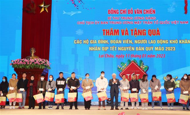 Chủ tịch UBTW MTTQ Đỗ Văn Chiến thăm và tặng quà Tết tại Lai Châu ảnh 4