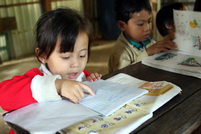 Người thầy áo xanh trên đảo tiền tiêu phía Tây Nam Tổ quốc ảnh 1