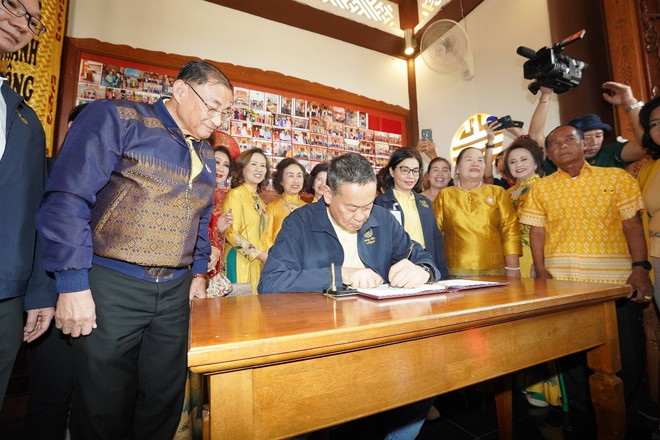 thu tuong thai lan_tham khu tuong niem chu tich ho chi minh 2.jpg