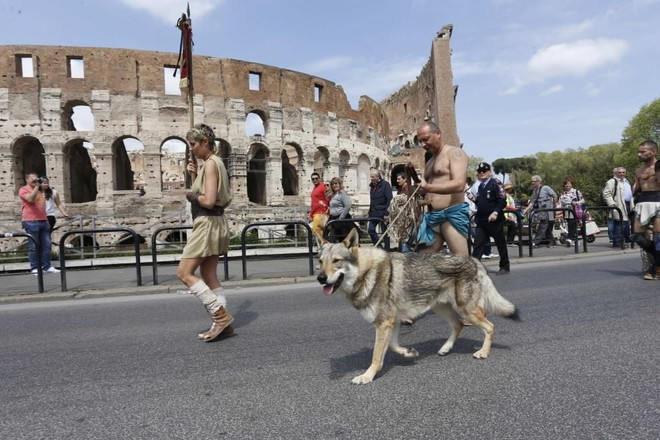 Tưng bừng lễ hội kỷ niệm sinh nhật lần thứ 2768 của Rome ảnh 3