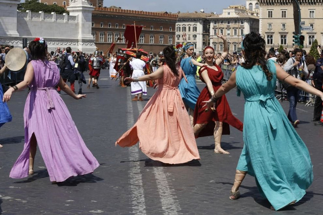 Tưng bừng lễ hội kỷ niệm sinh nhật lần thứ 2768 của Rome ảnh 4