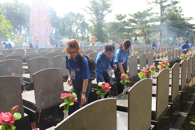 Tuổi trẻ Việt Nam hành trình tri ân “Theo bước chân người anh hùng” ảnh 3