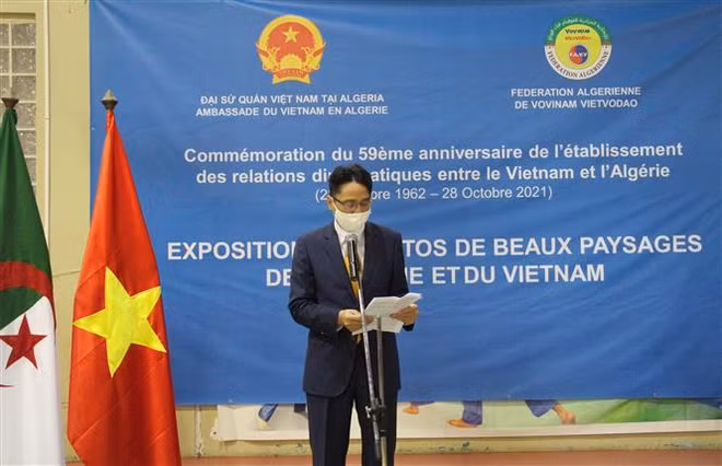 Triển lãm ảnh danh lam thắng cảnh Algeria và Việt Nam tại Algiers ảnh 1