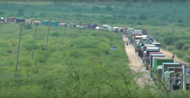 Phát hoảng với vụ tắc đường dài 50km trong 3 ngày liền ở Kenya ảnh 1