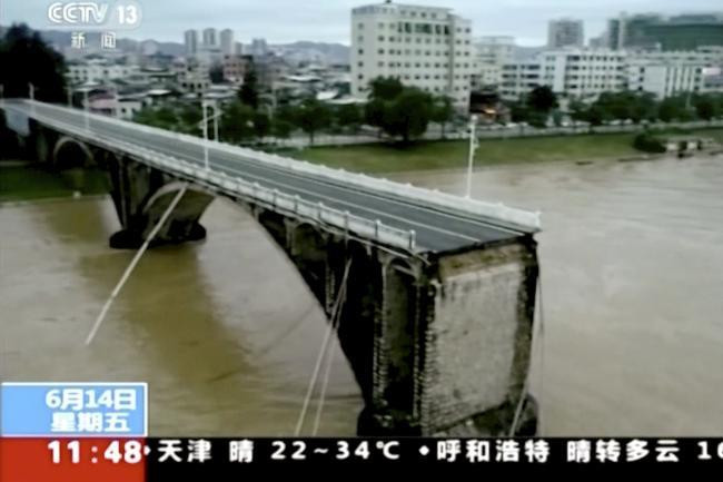 Trung Quốc: Sập cầu làm 2 người mất tích tại Quảng Đông ảnh 1