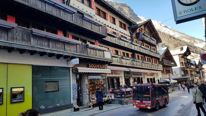 Ghé thăm thiên đường trượt tuyết và leo núi nổi tiếng của Thụy Sĩ ảnh 2