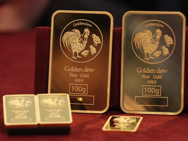 Giá vàng tại thị trường châu Á đi lên nhờ sự suy yếu của đồng USD ảnh 1