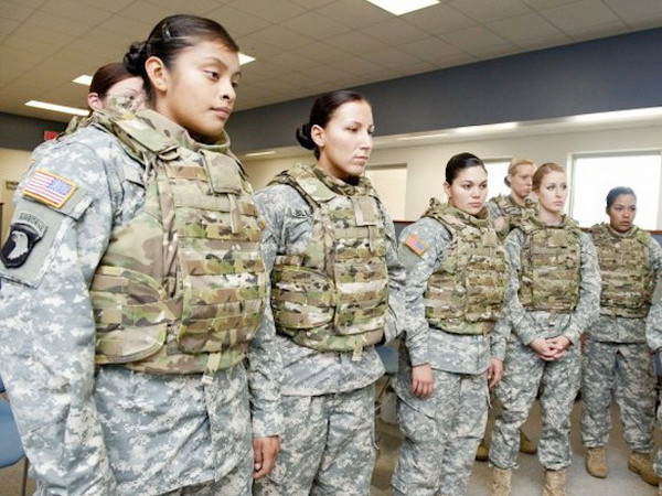 Mỹ: Hai quân nhân nữ đầu tiên tốt nghiệp Trường đào tạo biệt kích ảnh 1