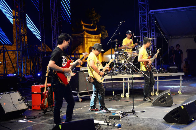 Các nhóm nhạc Underground “thổi lửa” cho đêm diễn Monsoon 9/10 ảnh 5