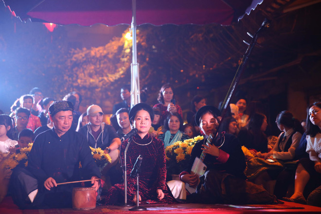 Phố đi bộ Hà Nội lung linh trong chương trình "Sắc 16" ảnh 1