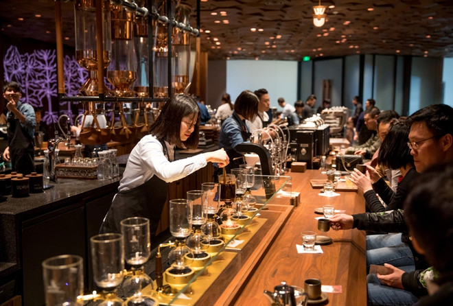 Theo chuyên gia, bản địa hóa sẽ là “chìa khóa” để chinh phục khách hàng. (Nguồn: Institute of Hospitality) starbucks-thi-truong-trung-quoc-3145.jpg