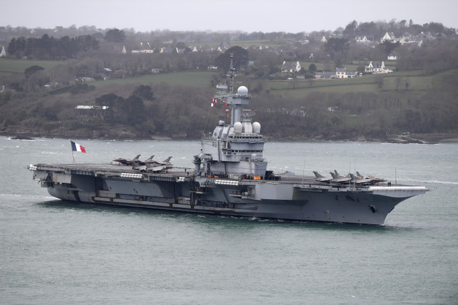 Ảnh tư liệu: Tàu sân bay Charles de Gaulle tới cảng Brest, miền tây nước Pháp, ngày 13/3/2020. (Nguồn: AFP/TTXVN) Dịch COVID-19 đến 6h sáng 9/4: Số ca mắc vượt ngưỡng 1,5 triệu ảnh 3