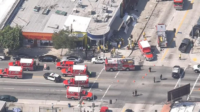 Xe tải đâm vào đám đông ở Los Angeles, nhiều người bị thương ảnh 1