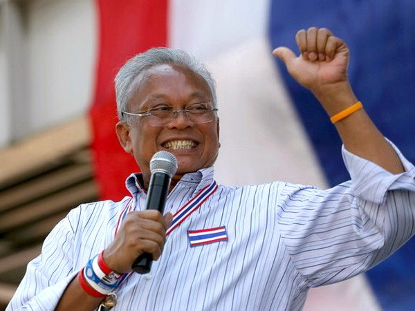 Thủ lĩnh phong trào biểu tình chống Chính phủ Thái Lan Suthep Thaugsuban. (Nguồn: AP) Thái Lan tuyên bố sẽ sớm bắt giữ được thủ lĩnh biểu tình ảnh 1