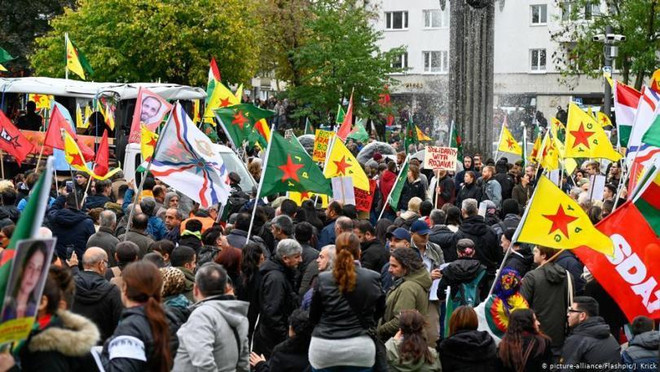 Tuần hành tại Đức yêu cầu Thổ Nhĩ Kỳ chấm dứt chiến dịch tại Syria ảnh 1