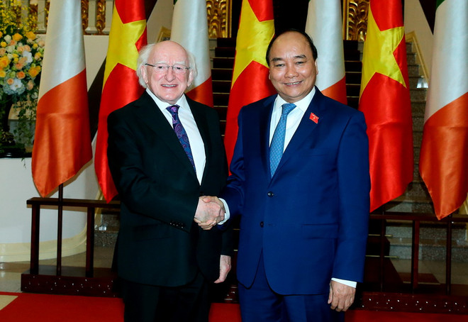 Thủ tướng Nguyễn Xuân Phúc hội kiến ngài Michael Daniel Higgins, Tổng thống Cộng hòa Ireland đang thăm cấp Nhà nước tại Việt Nam. (Ảnh: Thống Nhất/TTXVN) Việt Nam tạo điều kiện thuận lợi cho doanh nghiệp Ireland đầu tư ảnh 1