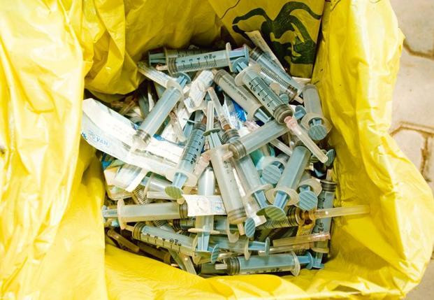 Bộ Y tế yêu cầu các cơ sở y tế có lộ trình giảm thiểu chất thải nhựa ảnh 1