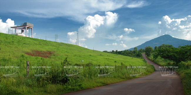 Lên đỉnh Bà Rá - một trong ba ngọn núi cao nhất Đông Nam Bộ ảnh 1