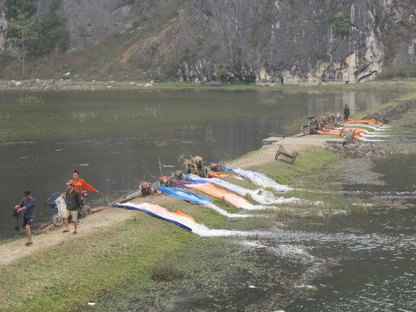 Dâng nước đầm Vân Long phục vụ đoàn làm phim "Kong: Skull Island" ảnh 1