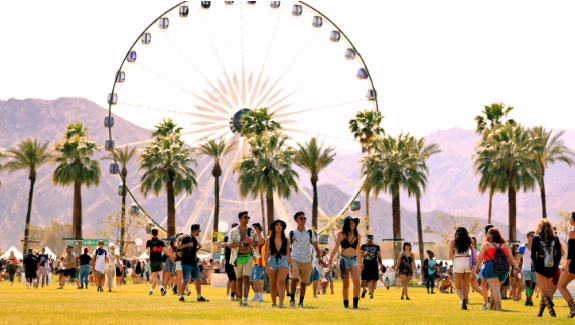 Lễ hội âm nhạc Coachella tưng bừng trở lại sau 3 năm hoãn vì dịch bệnh ảnh 1