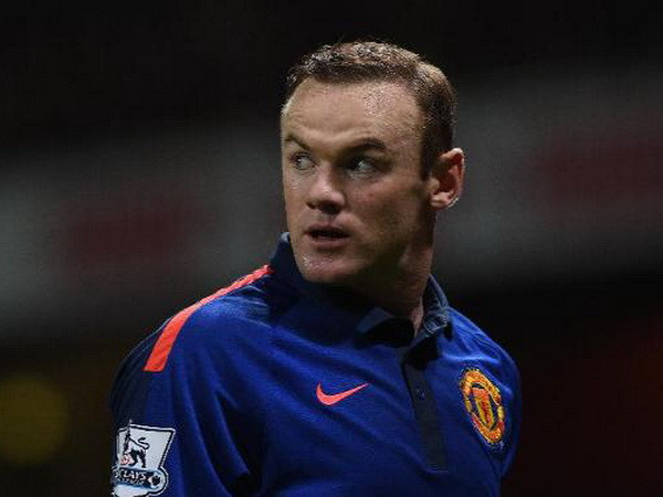 Cận cảnh pha đá phạt góc thảm hại của thủ quân Wayne Rooney ảnh 1