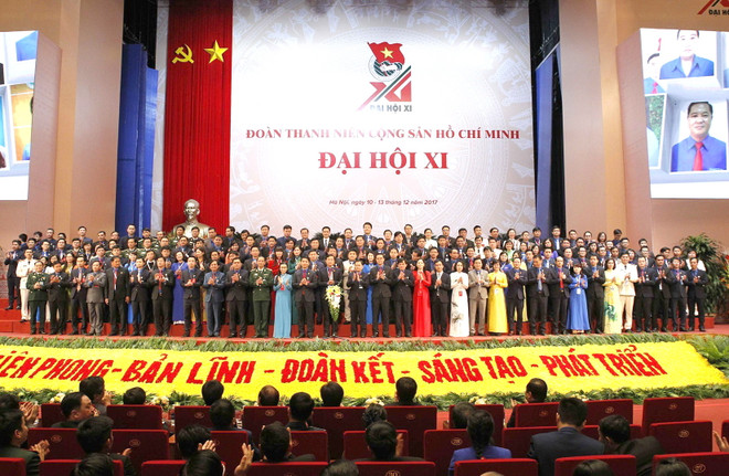 Ban Chấp hành Trung ương Đoàn Thanh niên Cộng sản Hồ Chí Minh Khóa XI, nhiệm kỳ 2017-2022 ra mắt Đại hội. (Nguồn: TTXVN) Bế mạc Đại hội đại biểu toàn quốc Đoàn TNCS Hồ Chí Minh lần thứ XI ảnh 1