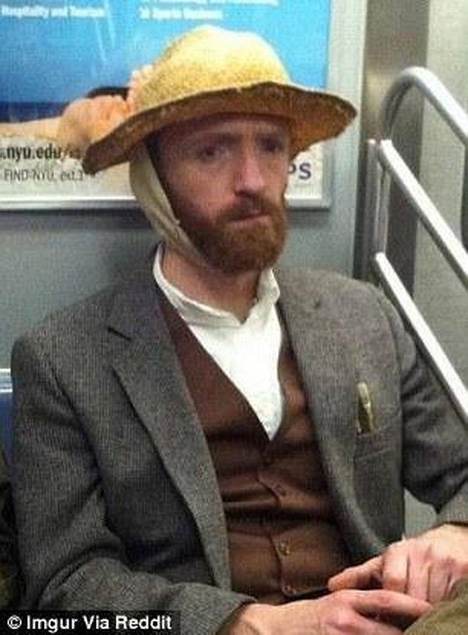 [Photo] Sự giống nhau lạ kỳ giữa diễn viên Mỹ với danh họa van Gogh ảnh 4