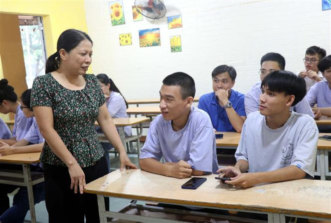 Hưng Yên: Đôi bạn cùng lớp trở thành thủ khoa và á khoa khối A00 ảnh 1