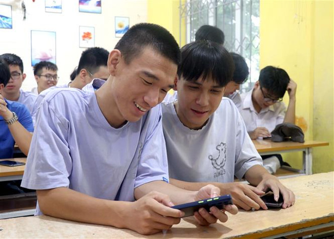 Hưng Yên: Đôi bạn cùng lớp trở thành thủ khoa và á khoa khối A00 ảnh 2