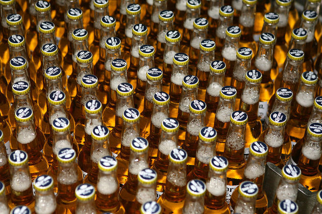 "Đại gia" bia Anheuser-Busch InBev hốt bạc nhờ World Cup ảnh 1