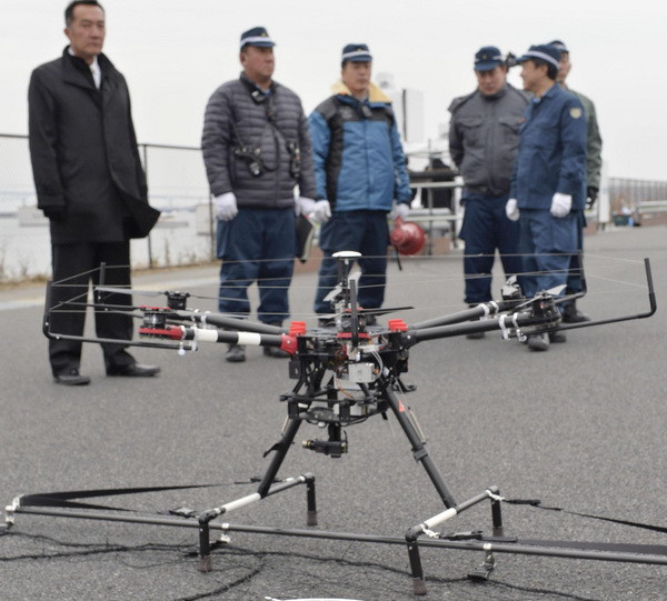 Cảnh sát Nhật Bản diễn tập bắt thiết bị bay không người lái ảnh 1