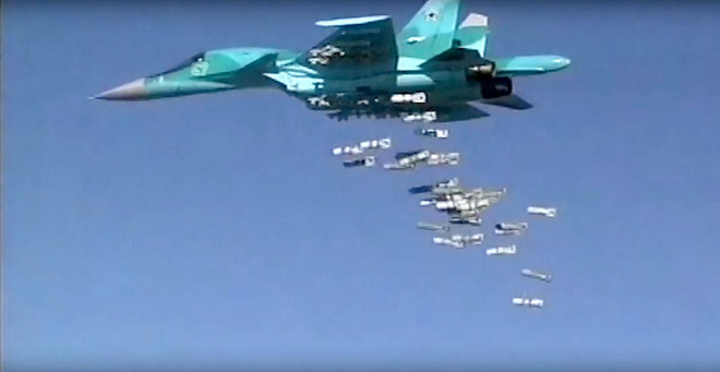IHS: Số vụ không kích của Nga nhằm vào IS ở Syria giảm dần ảnh 1