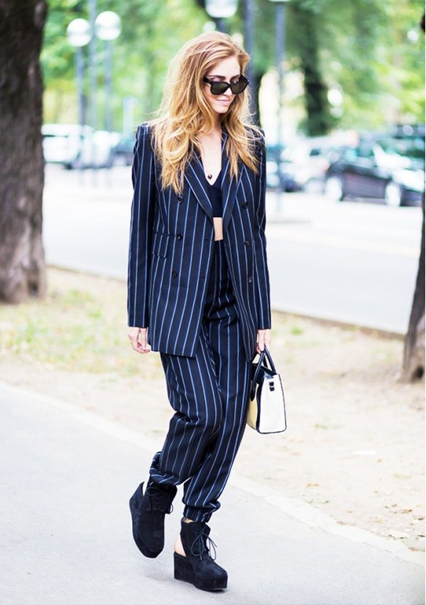 Phối đồ cá tính ngày đông với kẻ pinstripes thời thượng ảnh 4