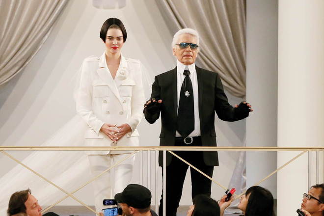 Những cái tên siêu mẫu "đi trước" cả các thiết kế thời trang ảnh 1