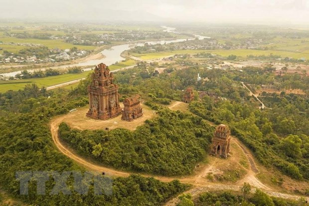 Tháp Bánh Ít khi chưa triển khai thi công Dự án xây dựng, tu bổ, tôn tạo. (Ảnh: TTXVN) Tạm dừng việc trùng tu liên quan các sân trên tháp ở Tháp Bánh Ít ảnh 1