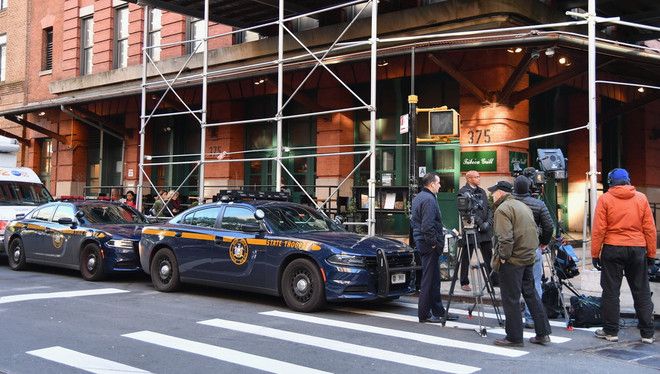 Mỹ điều tra vụ bưu kiện chứa thiết bị nổ gửi tới người có ảnh hưởng ảnh 1