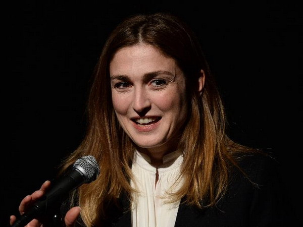 Julie Gayet lên tiếng về mối quan hệ với Tổng thống Pháp ảnh 1