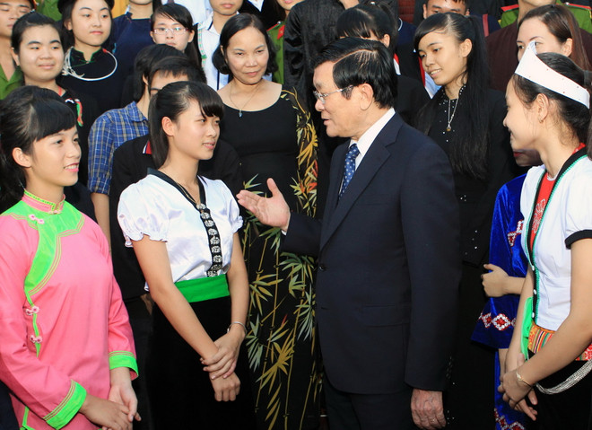 Chủ tịch nước gặp mặt các học sinh dân tộc thiểu số tiêu biểu ảnh 1