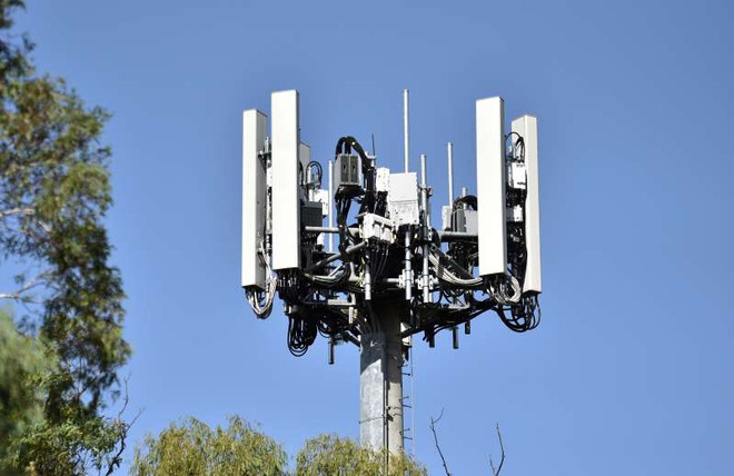 Các lỗ hổng mới trong cả mạng 4G và 5G có thể cho phép bất cứ ai có thể chặn cuộc gọi điện thoại, gửi tin nhắn giả và theo dõi vị trí của người dùng. (Nguồn: AAP) Phát hiện lỗ hổng mạng 4G và 5G 'mở đường' cho tin tặc gián điệp ảnh 1