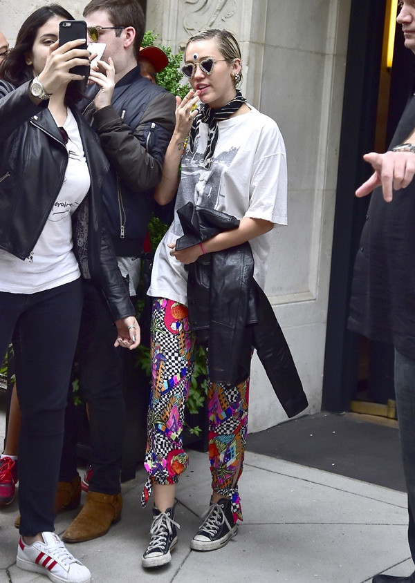 Con đường "tìm lại chính mình" của những cô nàng ngổ ngáo ảnh 8