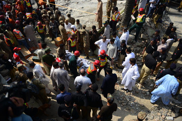 Đánh bom tự sát ở Pakistan, hàng chục người thương vong ảnh 1