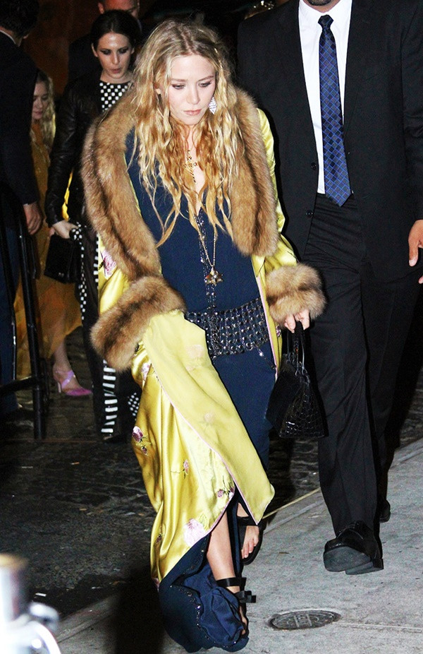 7 xu hướng thời trang "để đời" của Mary-Kate và Ashley Olsen ảnh 6